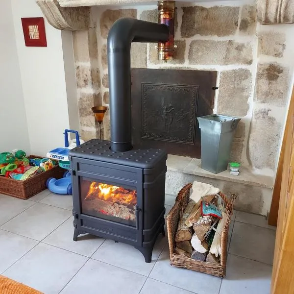 Belle maison rénovée au calme, 3 chambres，位于圣吉尔密斯的酒店