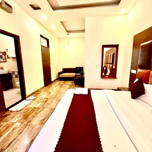 Hotel Woodcrest by Sidham Group !! Comfortable and Peaceful Stay !! Top Rated !! Preferred Hotel Chain，位于钱德加尔的酒店