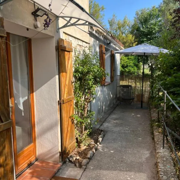 La Cigalière - Appartement Rez-de-Jardin，位于瓦洛里的酒店