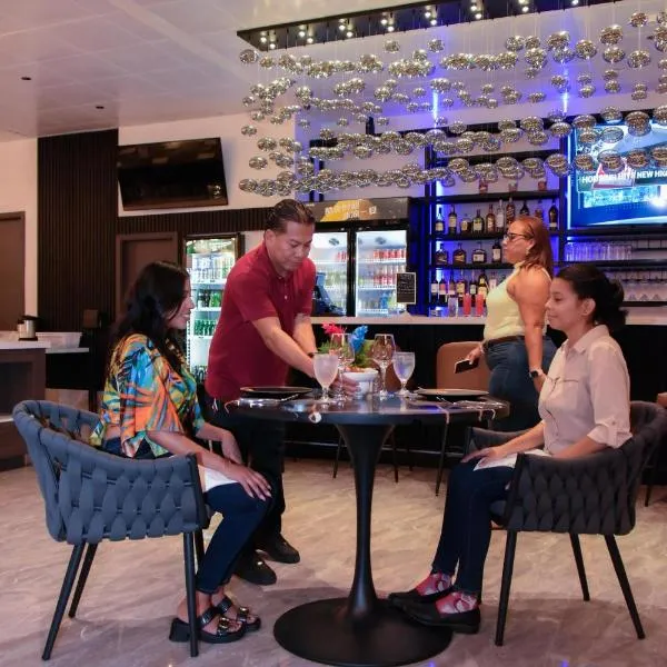 Grand Resort & Residences，位于伯利兹城的酒店
