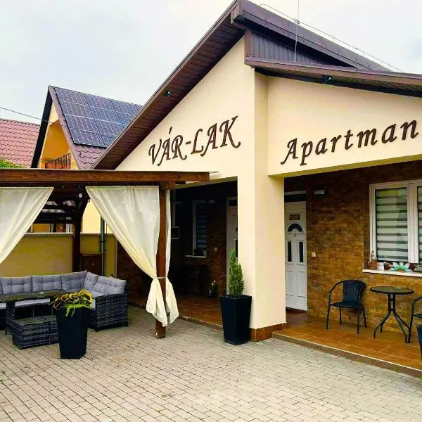 VÁR-LAK Apartman，位于小瓦尔道的酒店