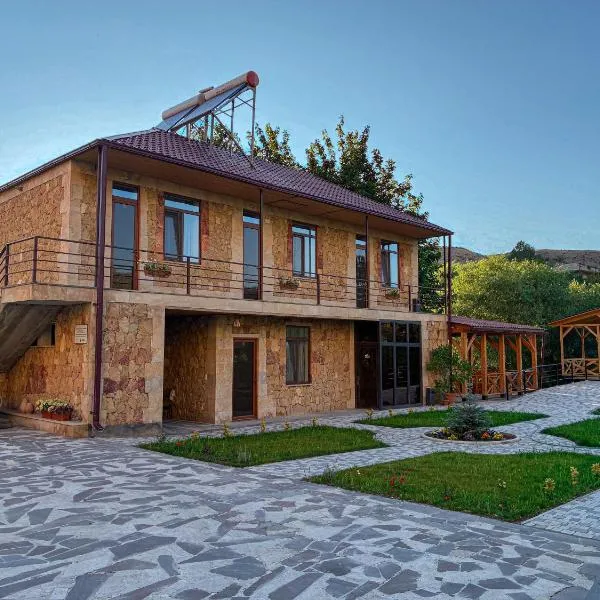 Yenokyans' Riverside Hotel，位于Areni的酒店