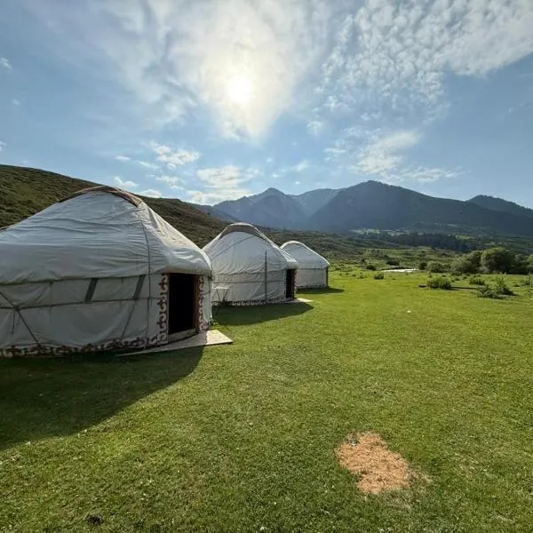 Ak-Tash Yurt Camp，位于Chong-Kyzylsu的酒店