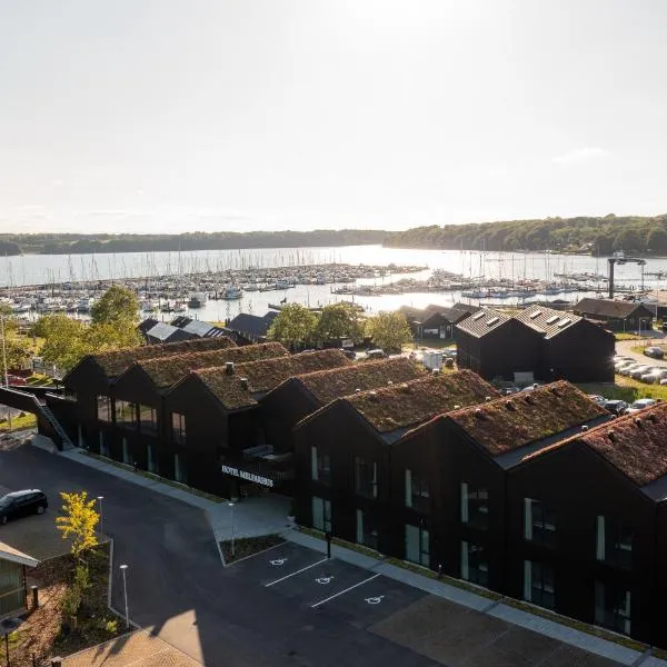 Hotel Melfarhus，位于米泽尔法特的酒店