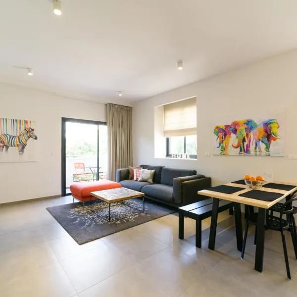 Sunny Luxury Apartments，位于Or Yehuda的酒店