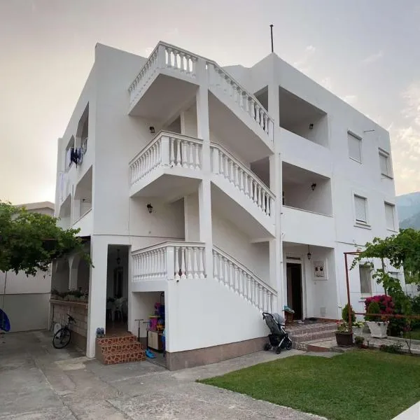 Apartments Avdic，位于苏托莫雷的酒店