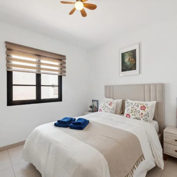 Habitaciones amplias cerca de la playa y del aeropuerto，位于宏达海滩的酒店