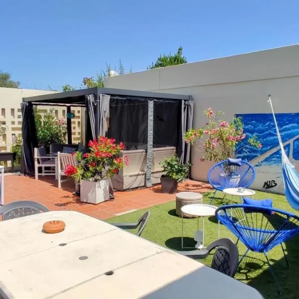 Maison avec patio，位于阿尔勒的酒店