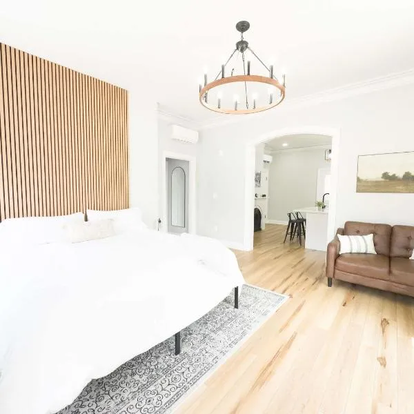 Jennifer's Spa-Like Apt King Bed Historic Broadway，位于普罗维登斯的酒店