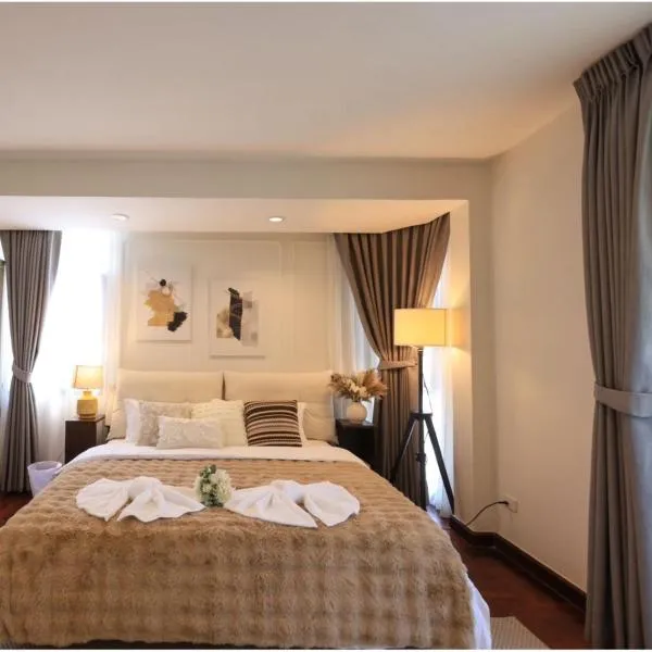 Private Pool Villas Sukhumvit 26 Near BTS Phrom Phong and EmSphere，位于曼谷的酒店