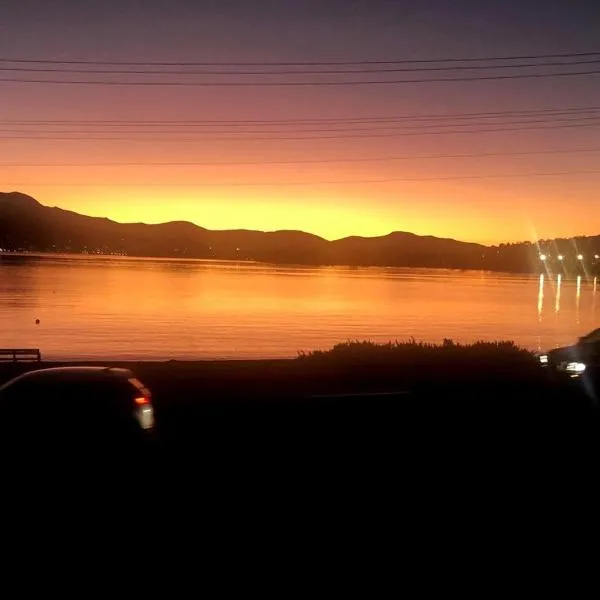 Beachfront House near Hobart，位于Howrah的酒店