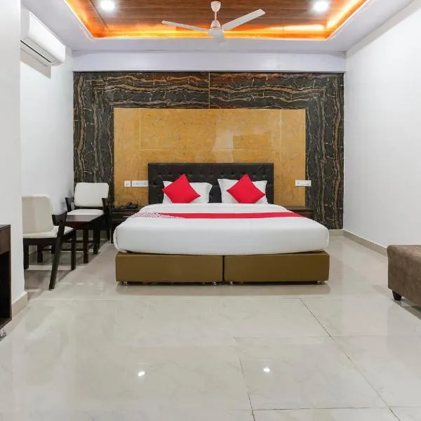 Hotel O Raghavendra Residency，位于瓦朗加尔的酒店