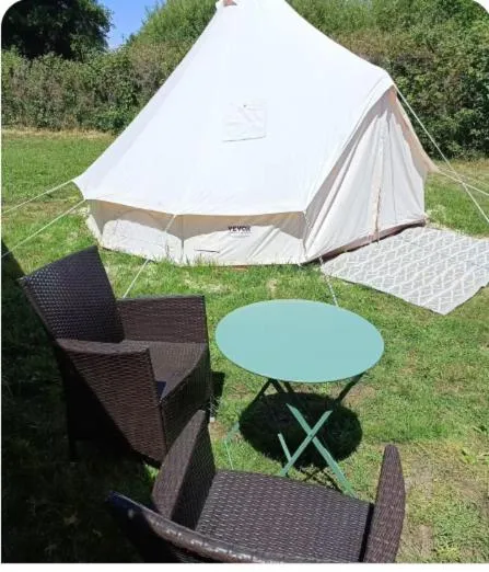 Tipi insolite Proche Puydufou，位于Yzernay的酒店