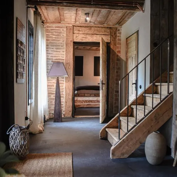 Boutique Hotel ALTENBURG，位于塔尔西的酒店
