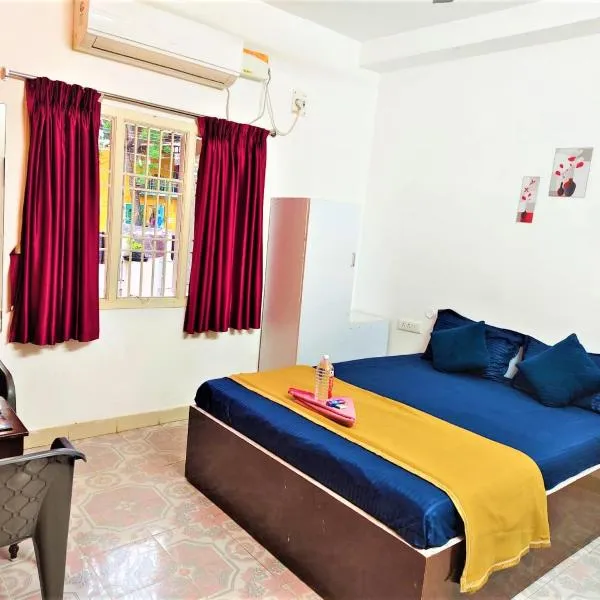 KK Beach View Residency，位于蓬蒂切里的酒店