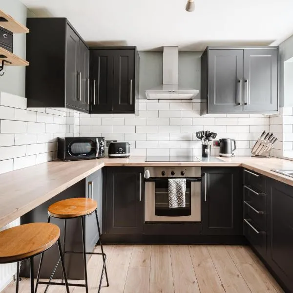 Modern 2 Bedroom House with Parking，位于曼彻斯特的酒店