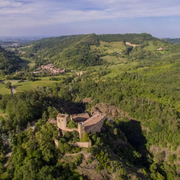 Torre del Barbagianni - Castello di Gropparello，位于Lugagnano Val dʼArda的酒店