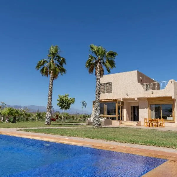 Peaceful Family Villa on a Farm with Private Pool and Stunning Mountain Views，位于阿加迪尔的酒店