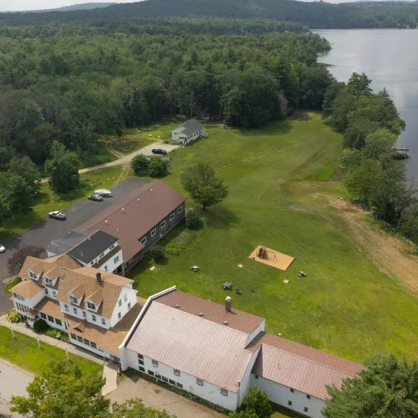 Lake Shore Farm Inn，位于Northwood的酒店