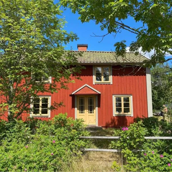 Cosy cabin in the heart of Småland，位于Ör的酒店