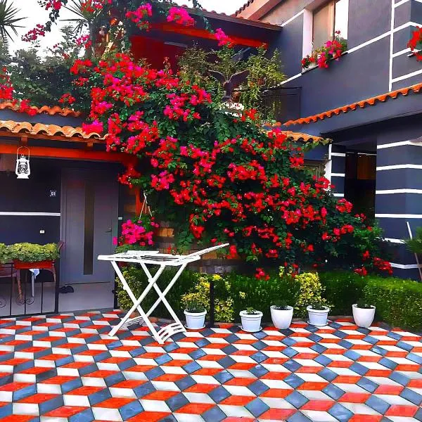 villa Heljos apartaments，位于伏罗拉的酒店