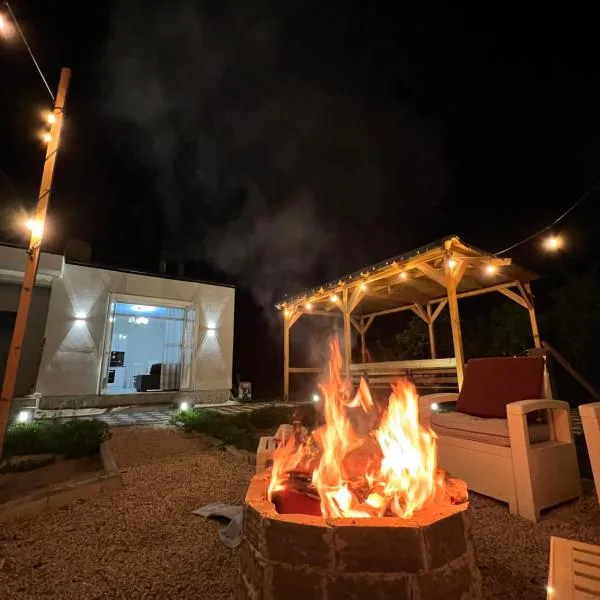 T & I Villa firepit, BBQ & grill，位于德拉克的酒店