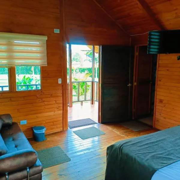 Glamping y Camping El Lago，位于莱瓦镇的酒店