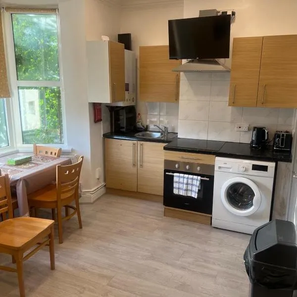 Fully Furbished Entire Flat 2，位于Woolwich的酒店
