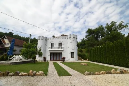 Dvorac Castelo DB 2022，位于弗尔尼亚奇卡矿泉镇的酒店