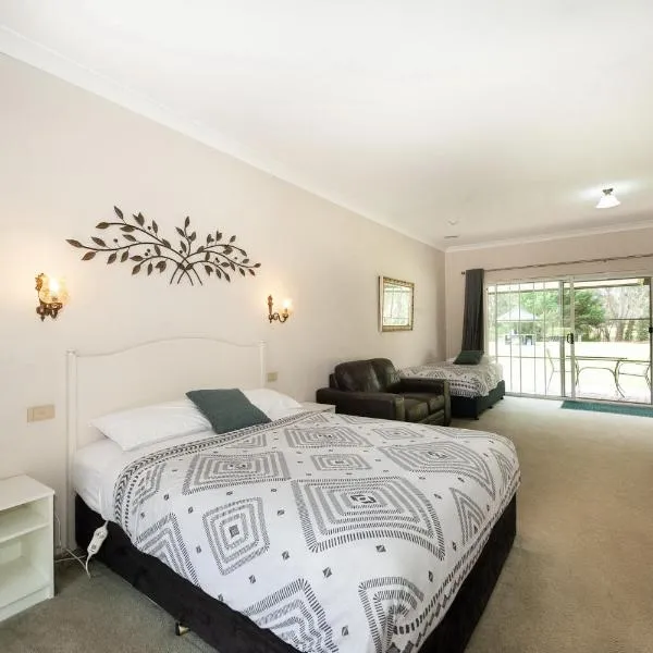 Fairway Views Motor Inn，位于托克姆沃尔的酒店