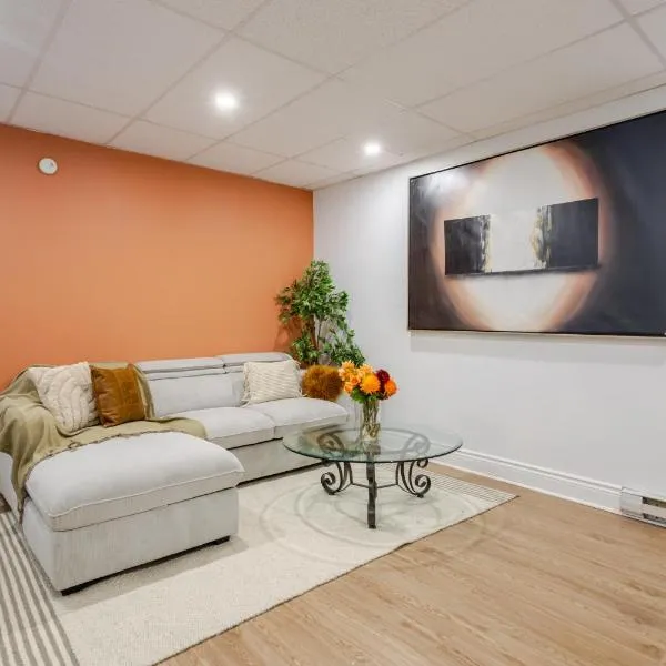 Chic DT MTL Condo with Rooftop, BBQ，位于蒙特利尔的酒店