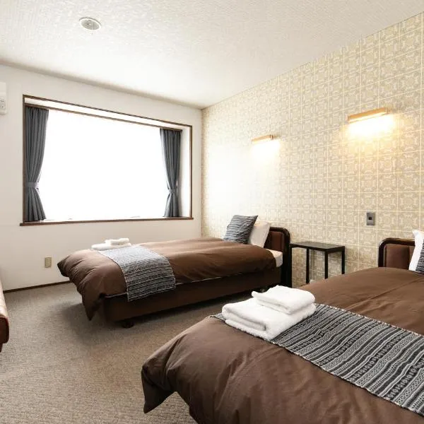 White Tree Lodge Madarao Tangram，位于信浓的酒店