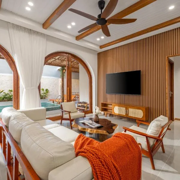 Tropical Villa - Near My Khe Beach & City Center by The Key，位于岘港的酒店