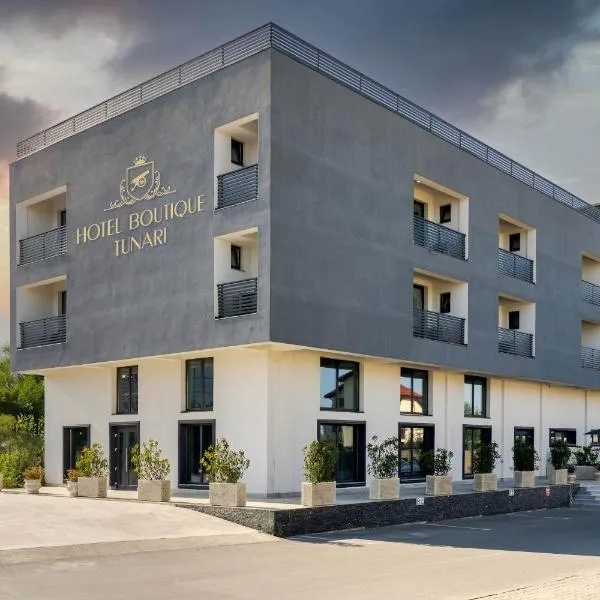Hotel Boutique Tunari，位于Tunari的酒店