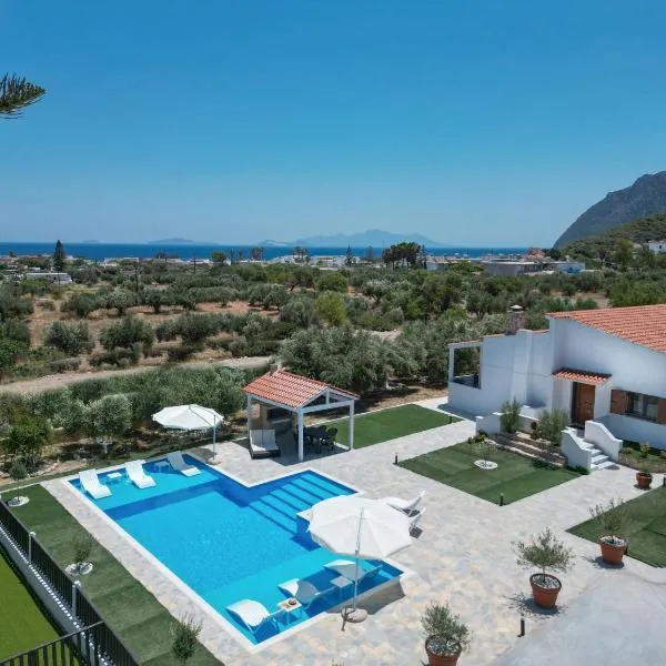 Villa Aelia Kefalos-Private & Spacious with Pool，位于Kámpos的酒店