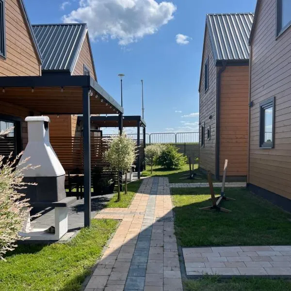 Domki Rewal kalimera-sun，位于里沃的酒店