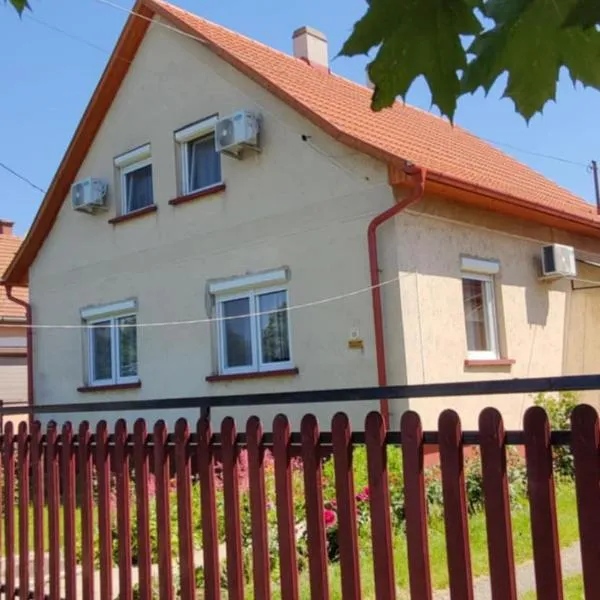 Mézeskuckó，位于Tiszaszőlős的酒店