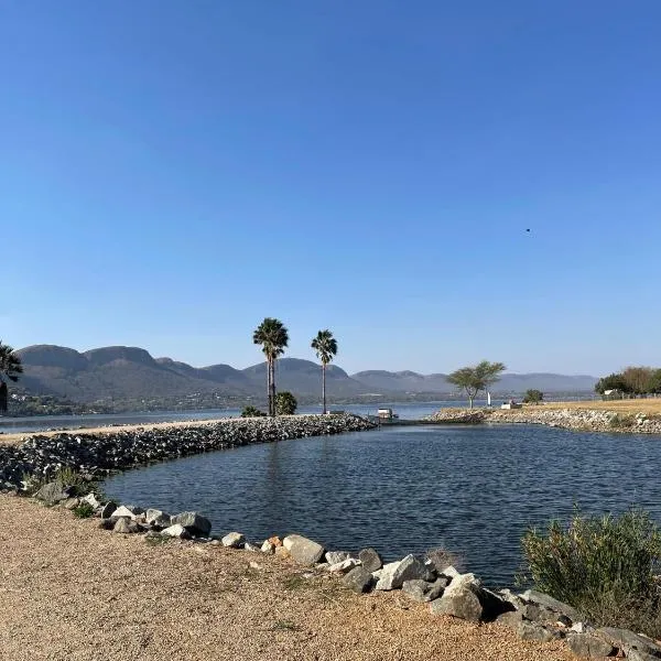 Hartbeespoort Dam Getaway Home，位于Kosmos的酒店