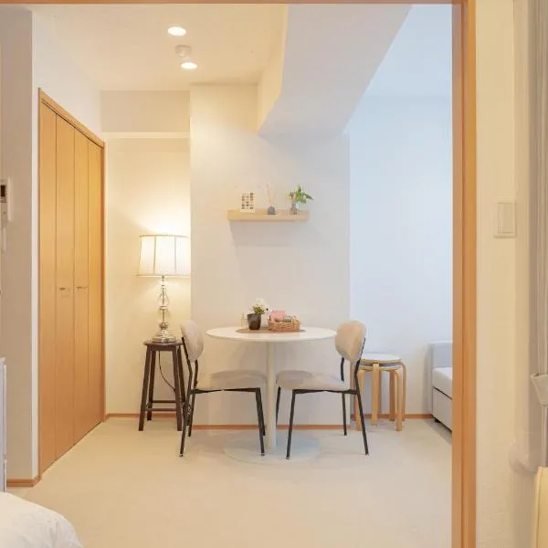 SHIKA HOME 横滨中华街 高级公寓 适合家庭 多人 Luxury Family Living near Chinatown キッチン完備 家族やグループに落ち着きある空間，位于横滨的酒店