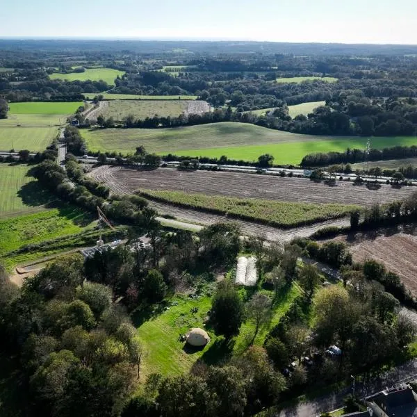 Camping éco-touristique et tiers-lieu apprenant - KERBOUZIER，位于Melgven的酒店