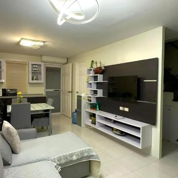 Pontefino Townhouse Comfy Pink 0412 two-storey，位于八打雁的酒店