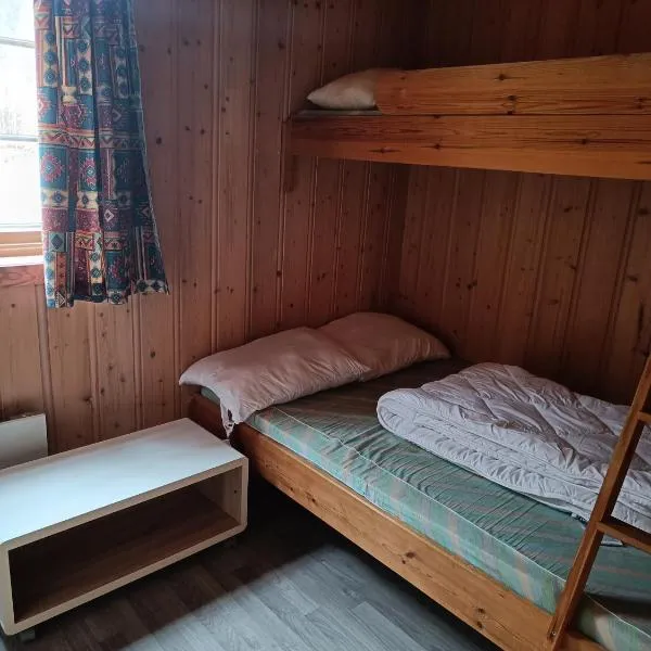 Stavn gård og hytter- 8 minutter til Bjørneparken，位于弗洛的酒店