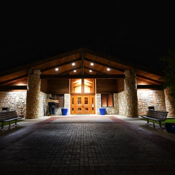 Roaring River State Park，位于Cassville的酒店