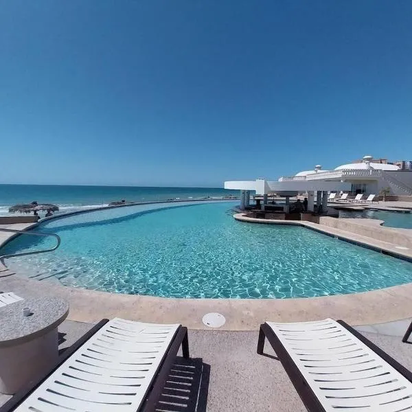 Beachfront Las Palmas D502，位于佩尼亚斯科港的酒店