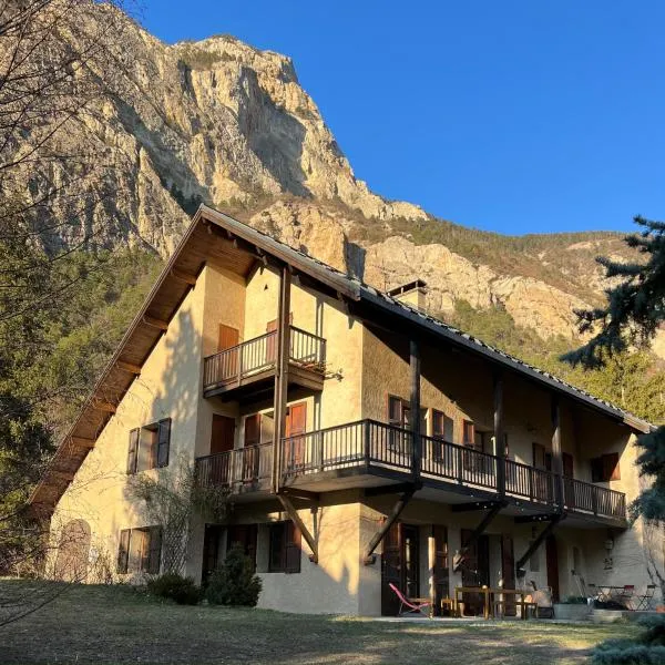 La Parenthèse en Ecrins，位于Les Vigneaux的酒店