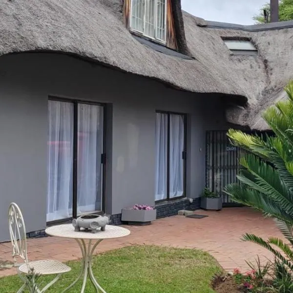 Casa LaMich Garden Venue and Spa，位于米德兰的酒店