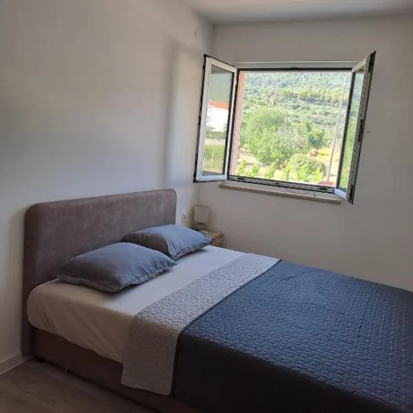 Apartman Tomo，位于卡什泰拉的酒店