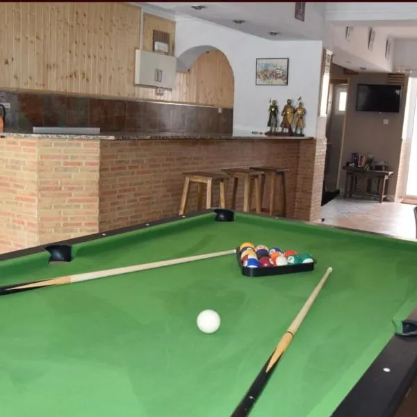 EL CHORRO Aire acondicionado Bar privado Barbacoa Amplios patios，位于卡斯塔利亚的酒店