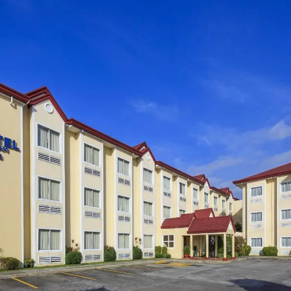 文德汉姆巴塘加斯麦克罗酒店，位于Tanauan的酒店