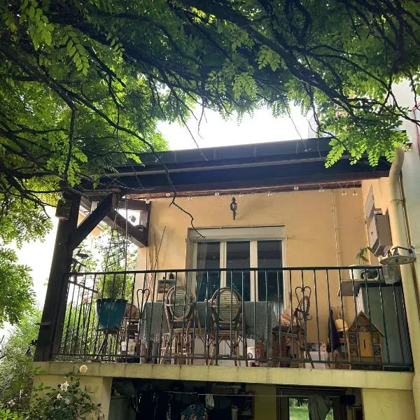 Chez Jules，位于索恩河畔沙隆的酒店
